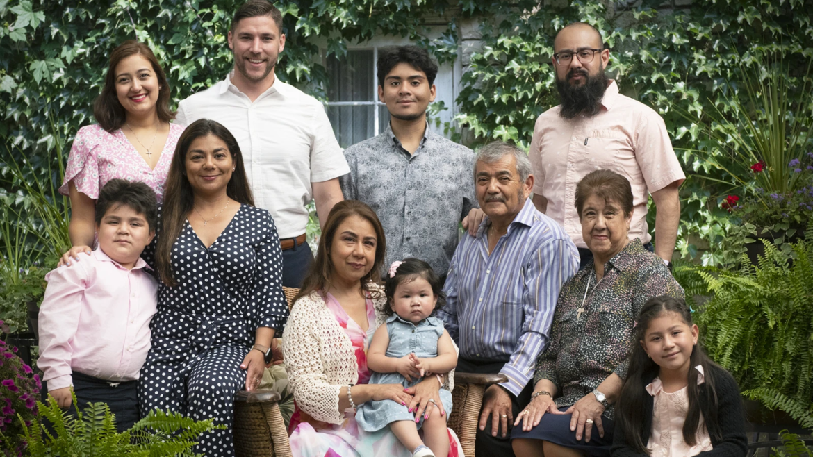 Familia católica latina recibe prestigioso premio por su legado de fe y servicio en EE.UU.