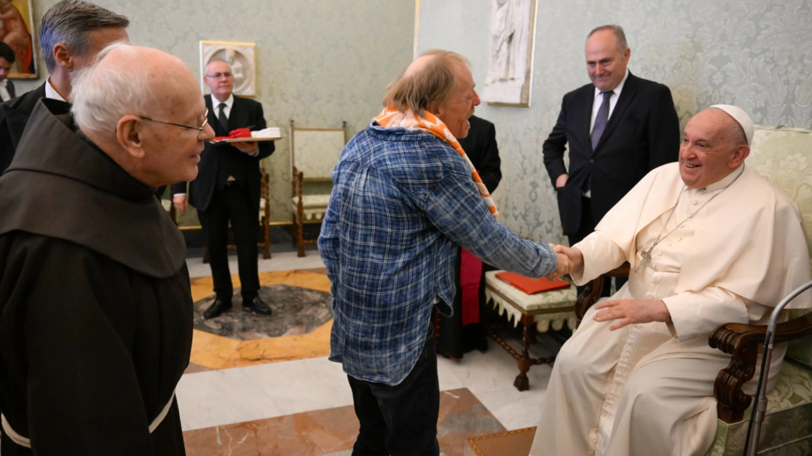 Papa Francisco: El Señor nos ama más allá de cualquier límite y dificultad