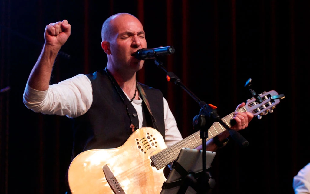 Músico católico mexicano firma con disquera internacional ONErpm para llevar la fe a más personas