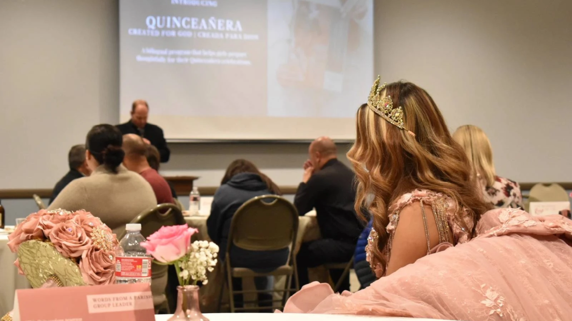 Lanzan programa “Quinceañera” para formar a jóvenes católicas