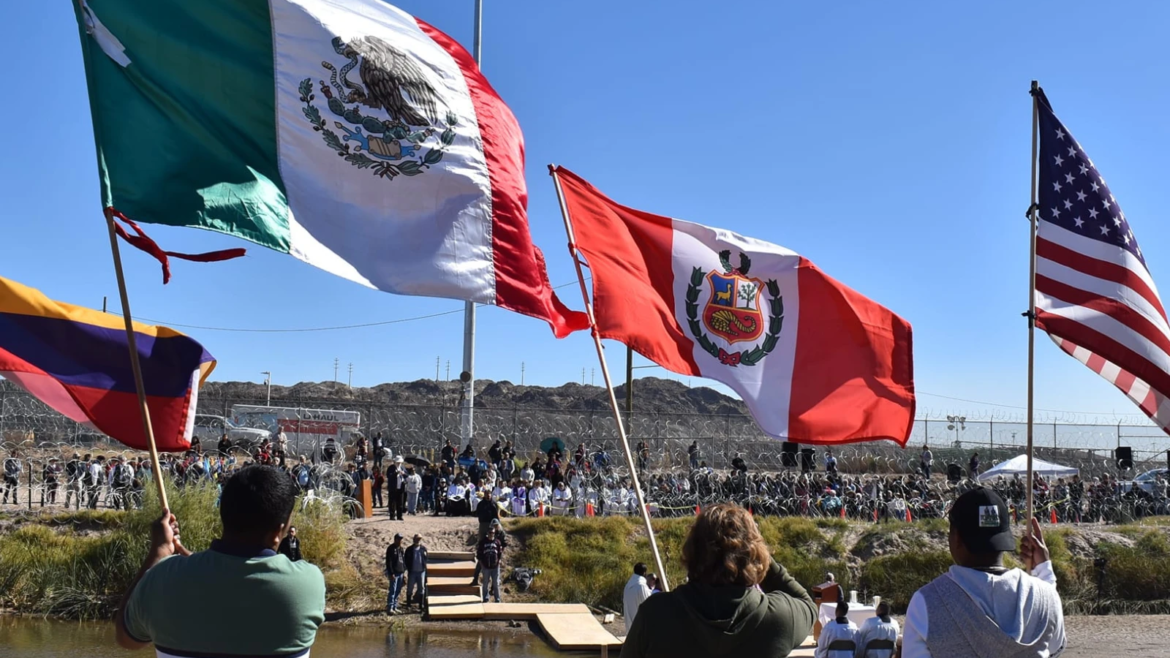 Misa en el Río Bravo honra a migrantes fallecidos y desaparecidos