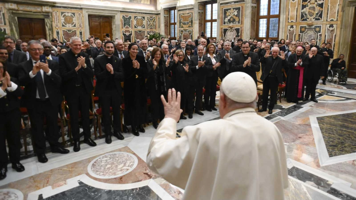 El Papa pide acompañar a parejas no casadas o divorciados "sin cerrarles puertas"