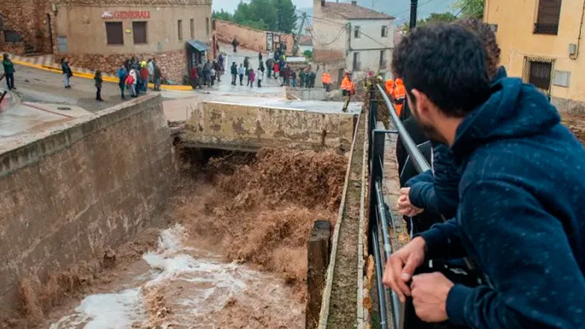 Número de fallecidos en Valencia sube a 200: La Iglesia intensifica la ayuda a damnificados