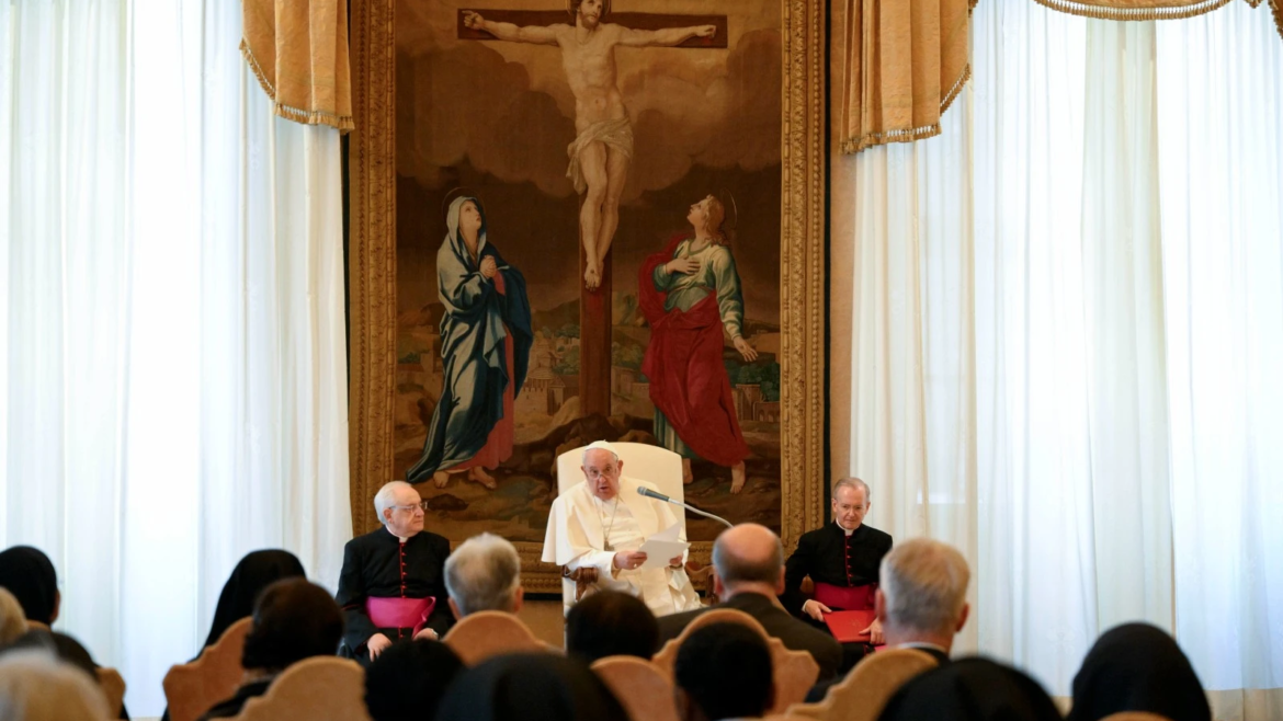 El Papa Francisco rechaza la “carrera eclesiástica” y propone el servicio a los pobres