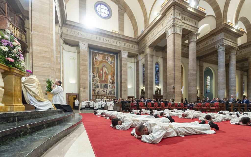 Ordenan en Roma 20 diáconos del Opus Dei, entre ellos 4 de Latinoamérica y 7 de España