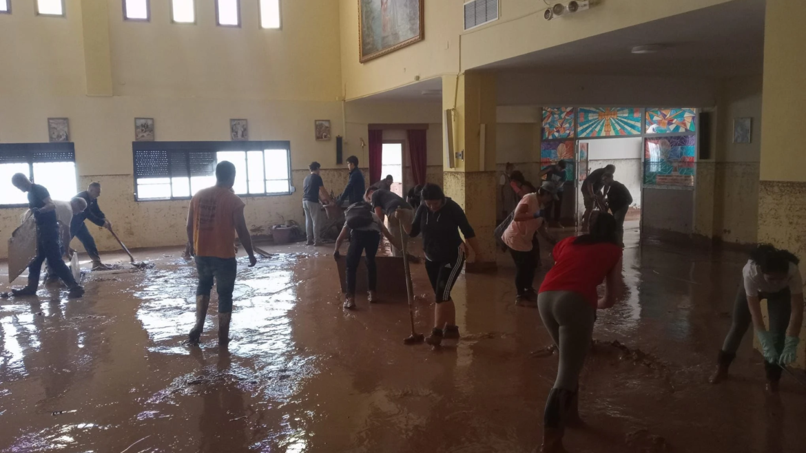 “El Señor se ahogó también”, dice sacerdote que no pudo salvar el Santísimo en Valencia