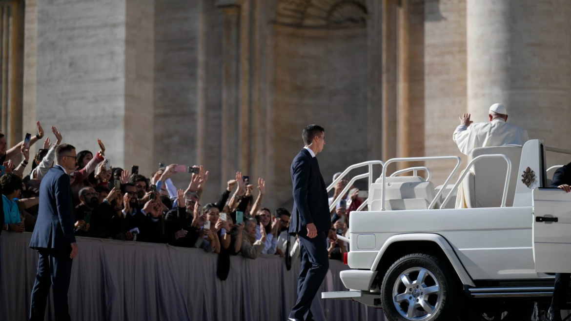 El Papa Francisco ensalza la apasionante misión del periodista católico: Dar a conocer el Corazón de Jesús