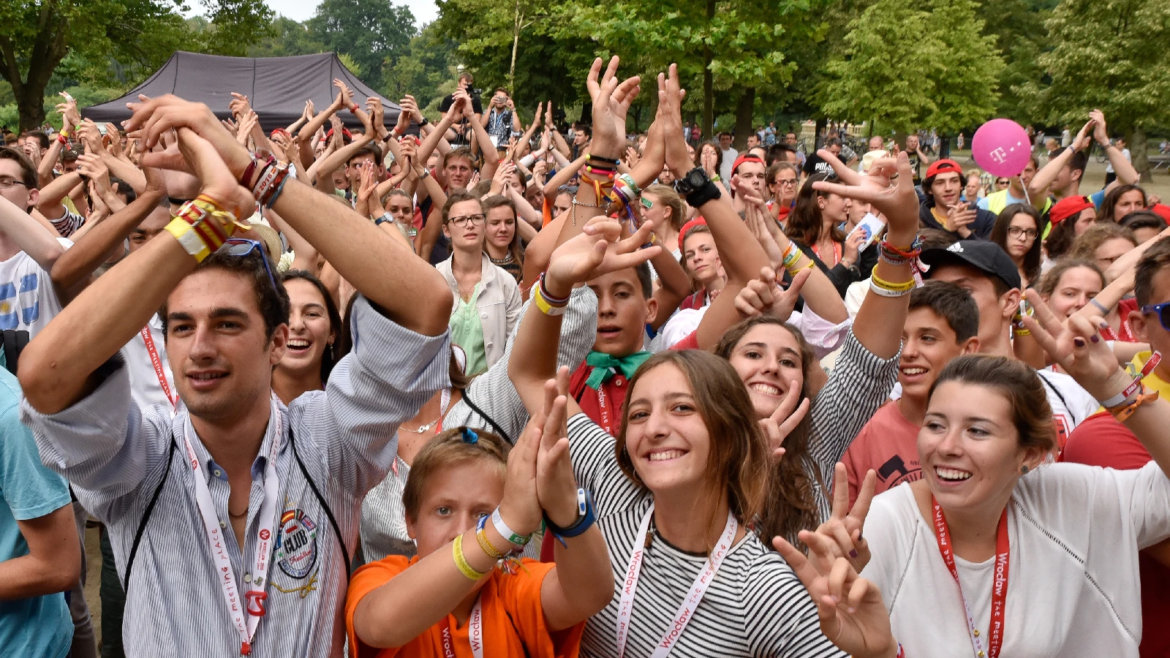 Guía para evangelizadores: 7 consejos para conectar con grandes audiencias de jóvenes