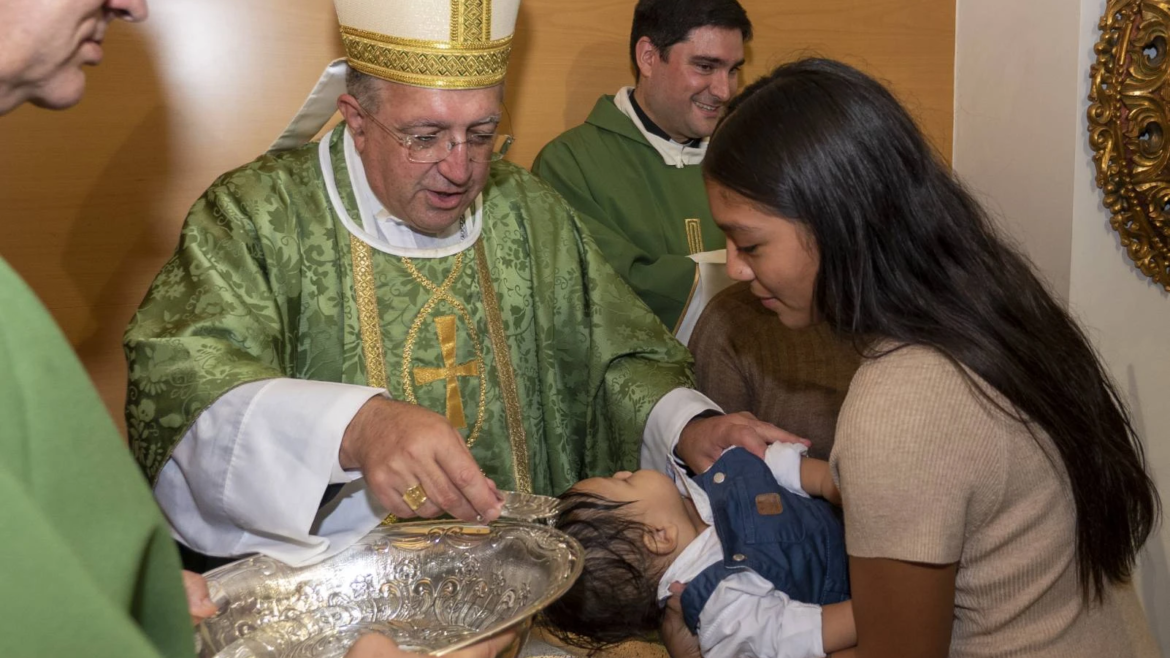La Iglesia Católica bautizó al 47,5% de los niños que nacieron en España en 2023