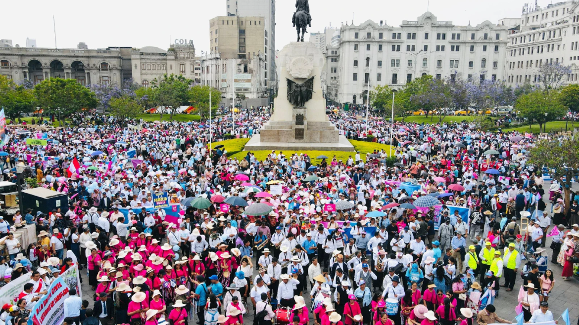 Miles marchan en defensa del matrimonio y en contra de proyecto de unión civil en Perú
