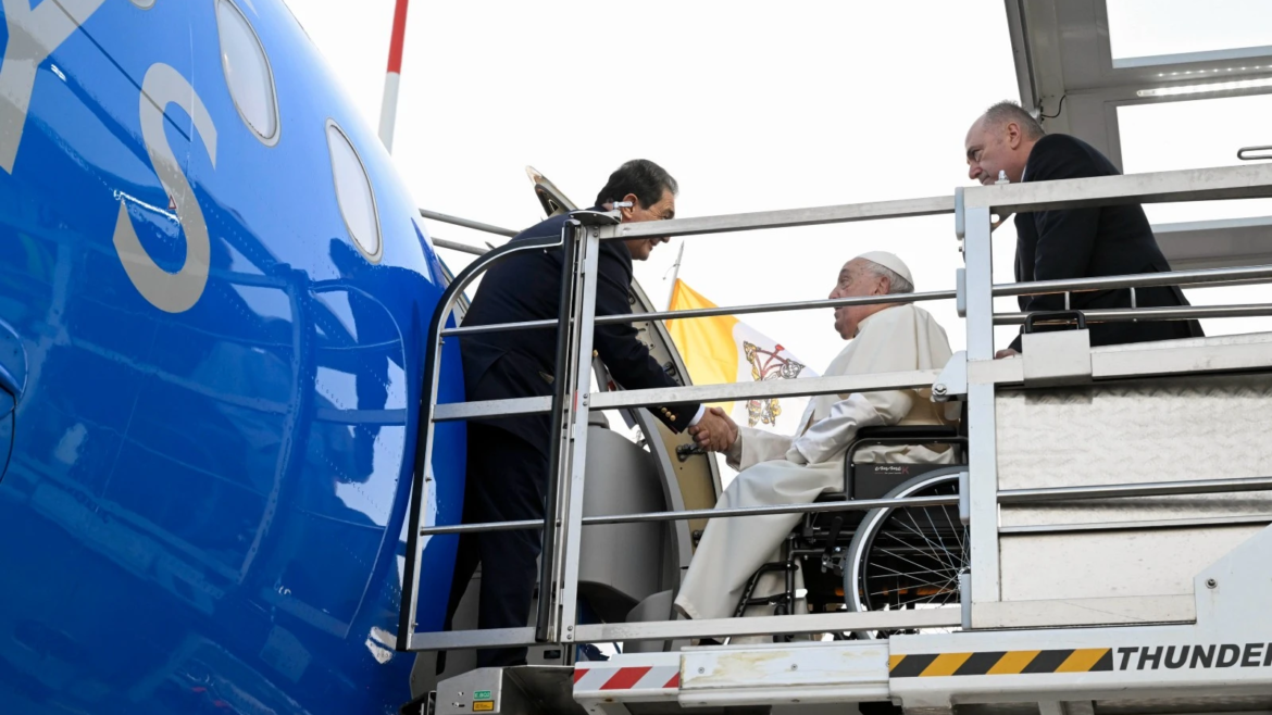 El Papa Francisco ya está en Córcega
