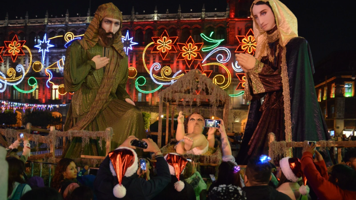 Instalan monumental nacimiento en el centro de la Ciudad de México