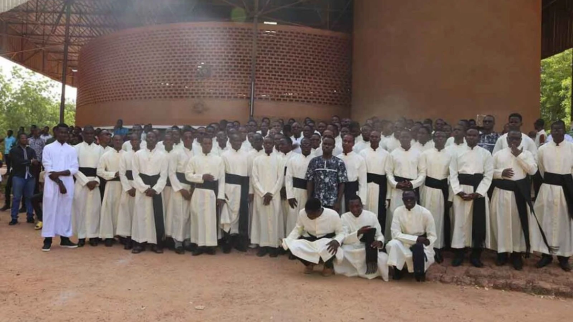 Las vocaciones sacerdotales aumentan en Burkina Faso pese al terrorismo musulmán