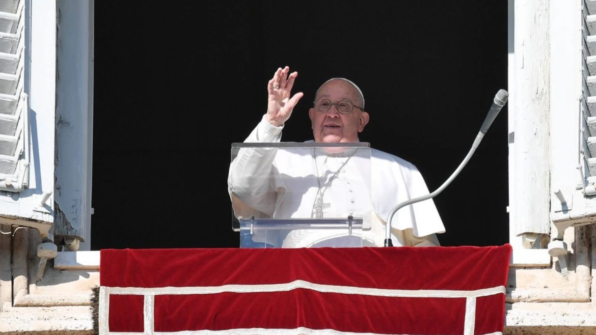 El Papa Francisco pide no encerrarse “en el teléfono móvil”: Dialogar es “importante para una familia”