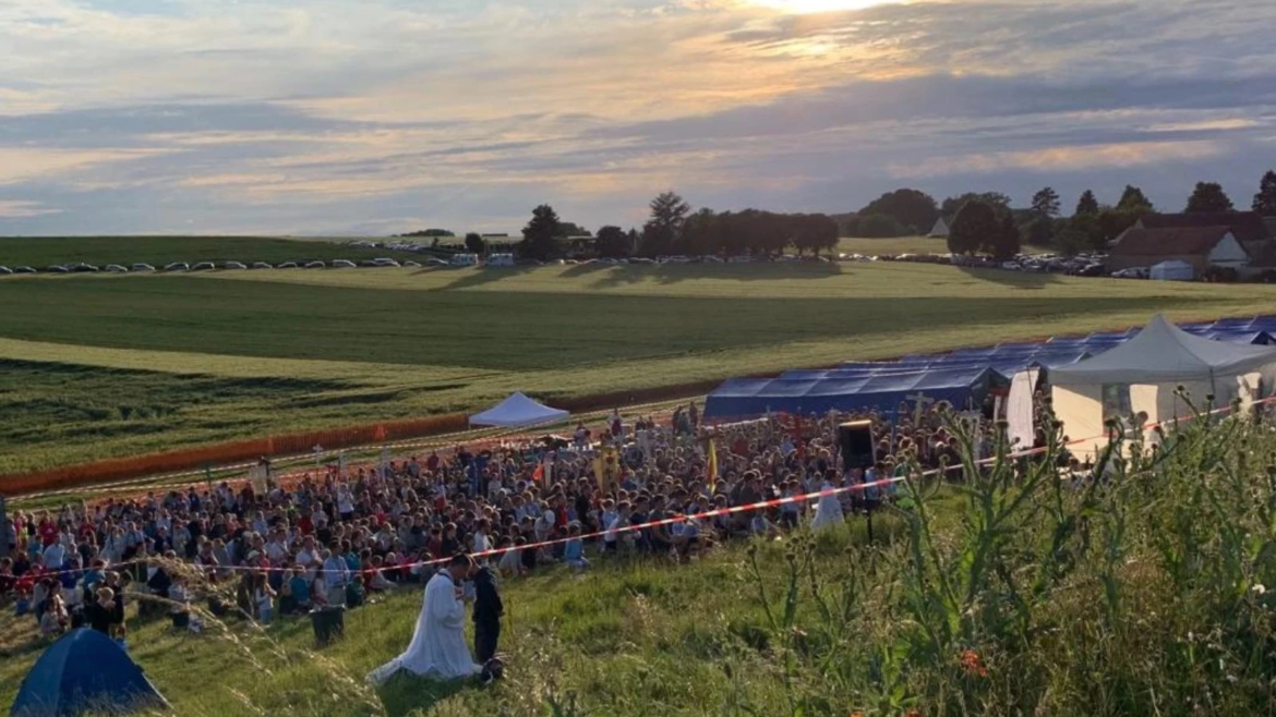 El Vaticano podría restringir la celebración de la Misa en latín en la peregrinación a Chartres
