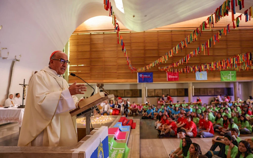 Cardenal compartió con jóvenes misioneros los consejos que le dio el Papa Francisco