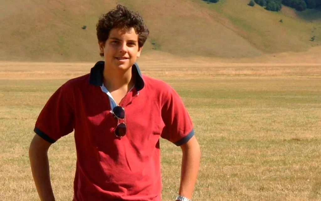 900.000 visitaron tumba de Carlo Acutis en 2024, dice obispo de Asís al presentar libro sobre el futuro santo