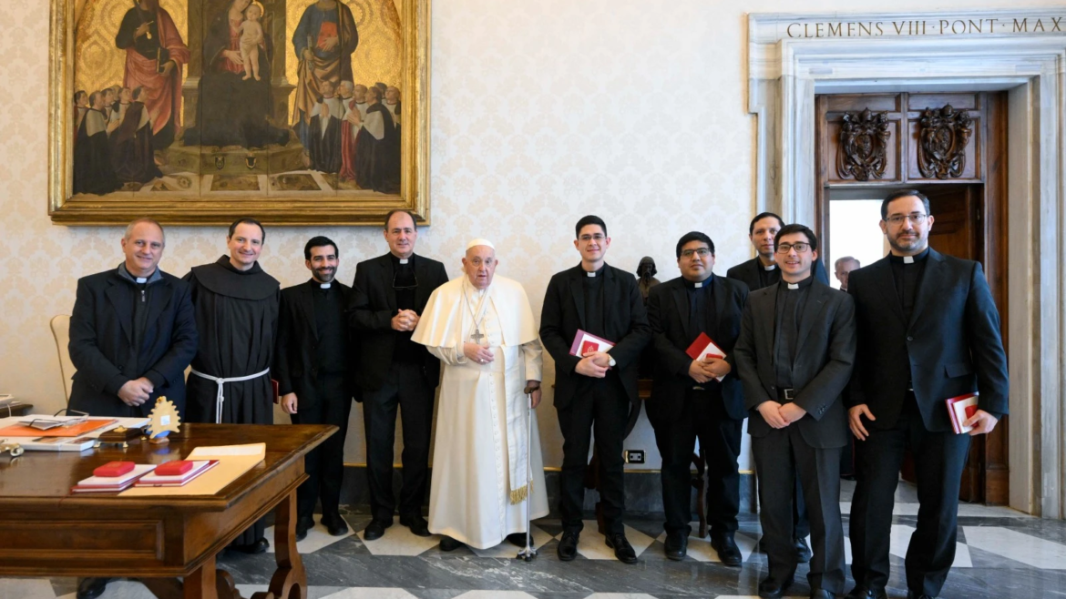 Encuentro del Papa Francisco con sacerdotes argentinos: Consejos del Cura Brochero y un asado pendiente