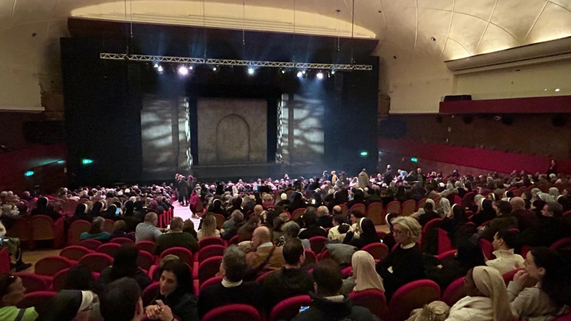 1.600 pobres de Roma, invitados “vip” al preestreno del musical “Bernadette de Lourdes”