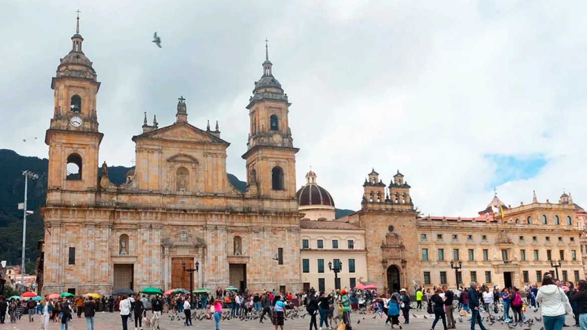Obispos piden a grupos armados detener choques que han obligado a huir a más de 11.000 personas en Colombia