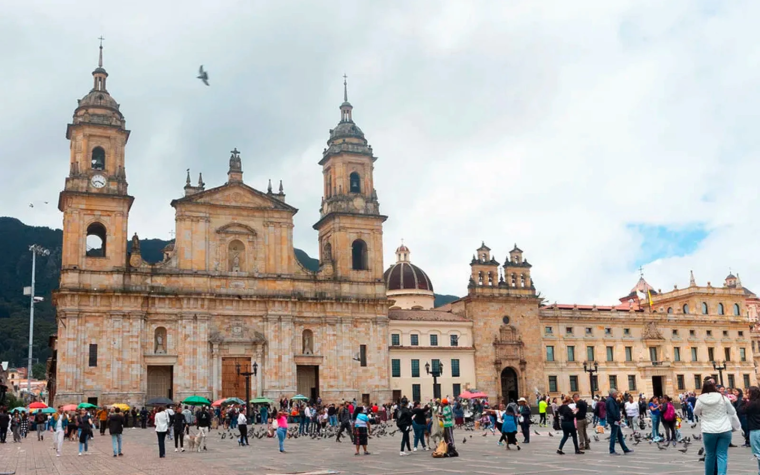 Obispos piden a grupos armados detener choques que han obligado a huir a más de 11.000 personas en Colombia
