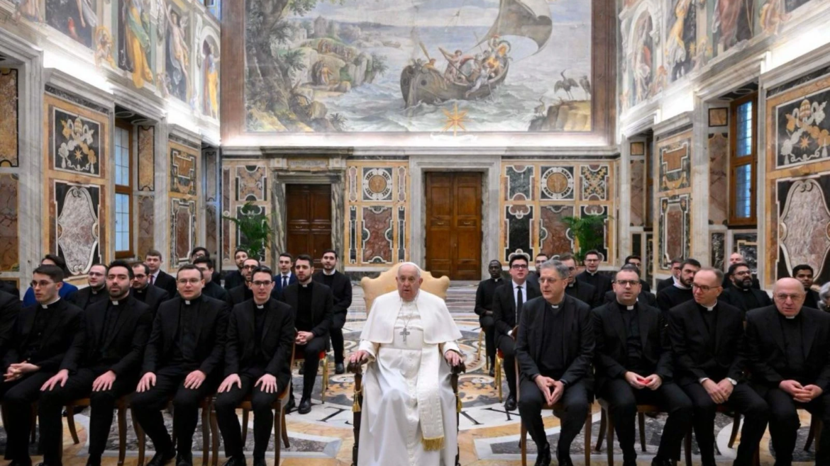 El Papa Francisco insta al seminario más antiguo de Roma a no descuidar la cercanía a Dios