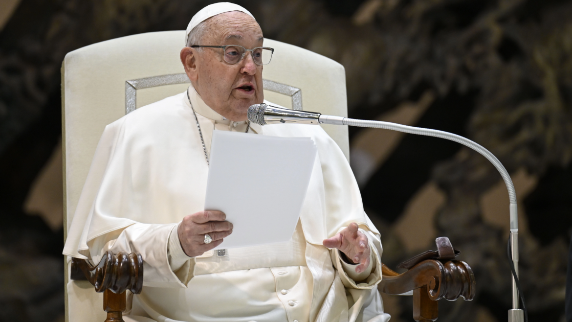 El Papa Francisco recomienda no acudir a “brujas” que dicen leer las manos