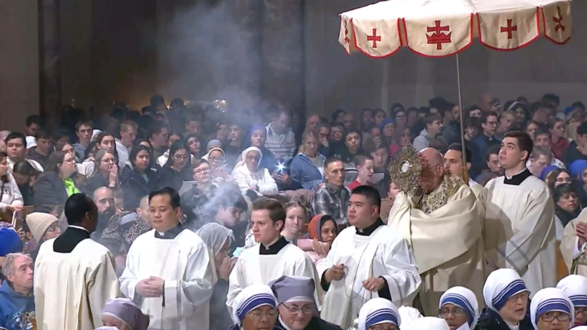 Miles de activistas provida se unen en oración horas antes de la March for Life 2025