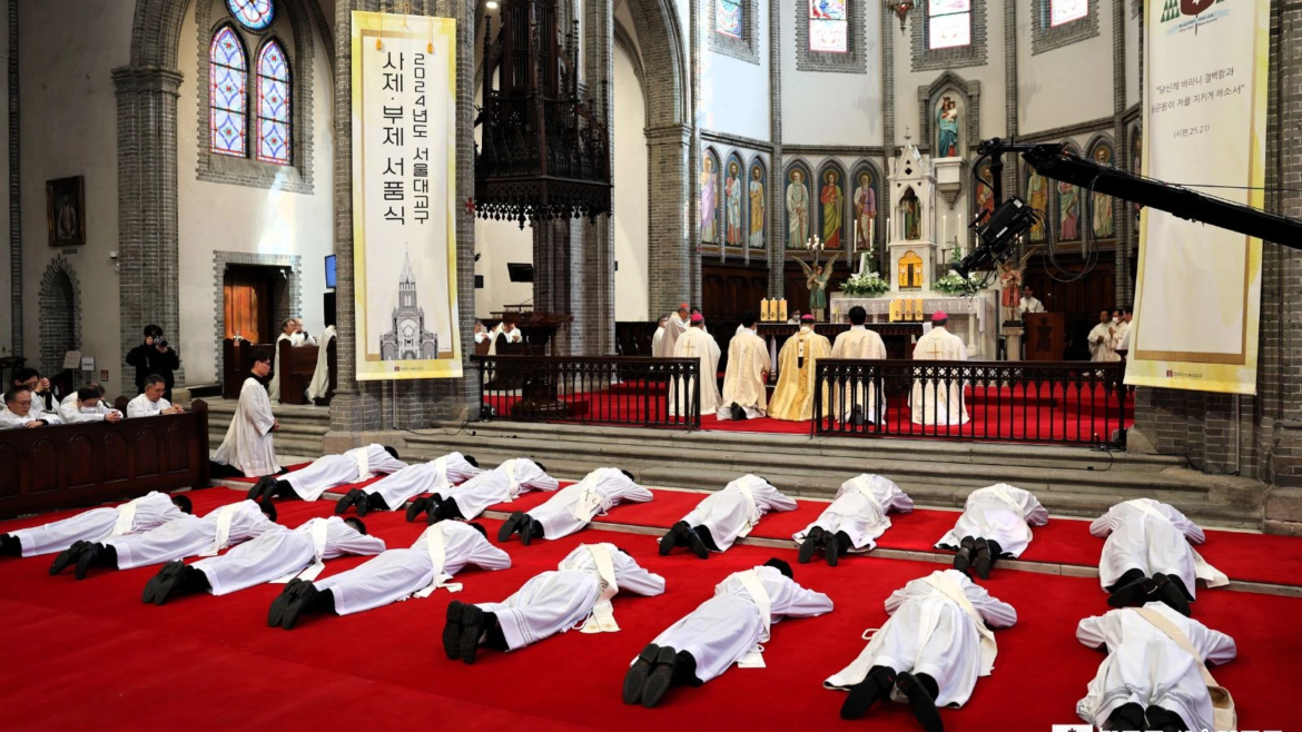 La Iglesia en Seúl ordenará a su sacerdote 1.000, entre ellos el segundo sordo de su historia
