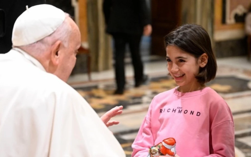 El Papa Francisco anima a jóvenes ciegos a ser peregrinos de la esperanza