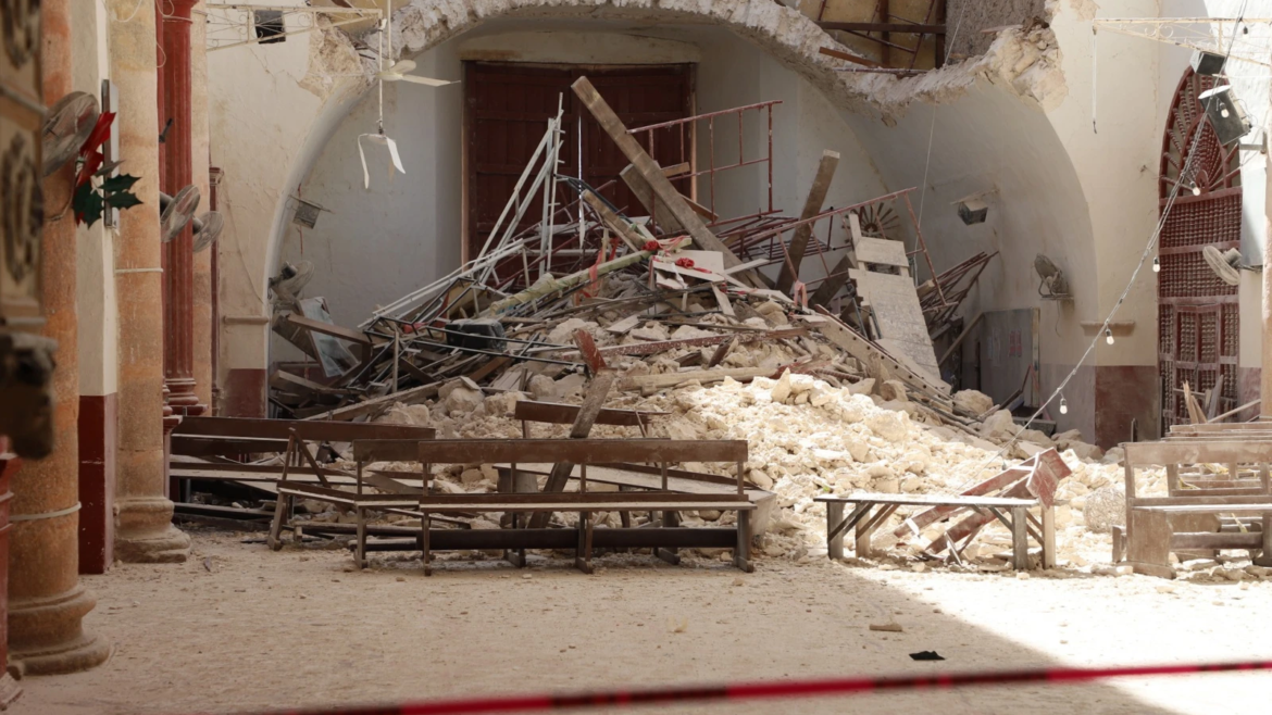 Se desploma el techo de una iglesia de más de 400 años en México