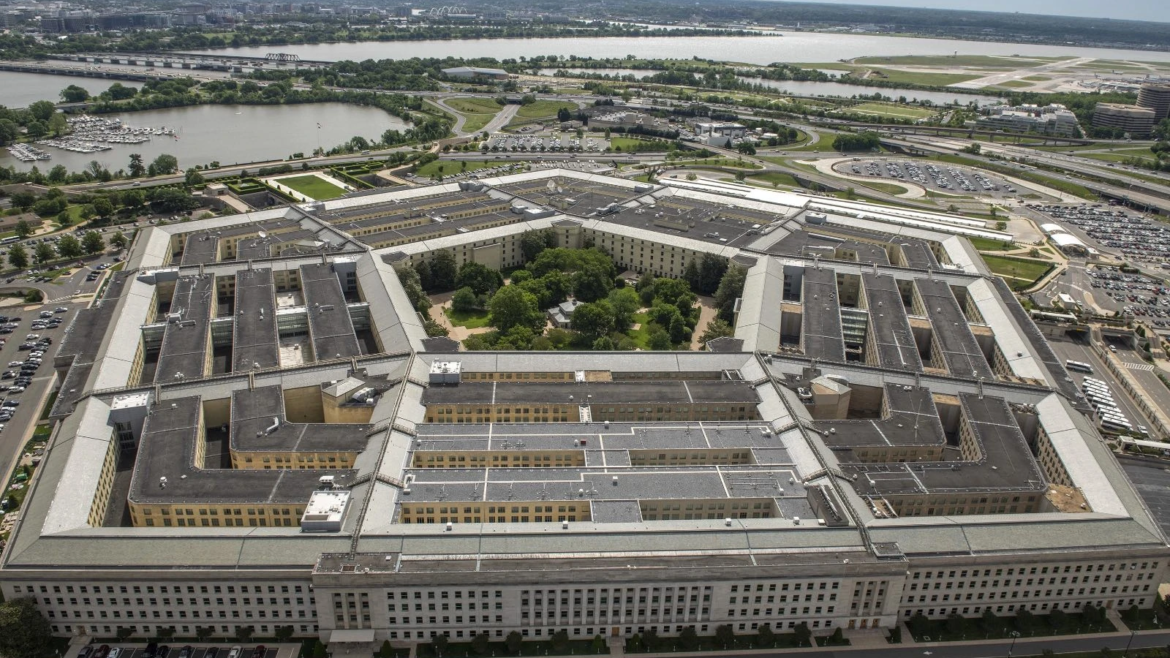 El secretario de Defensa de Estados Unidos suspende la entrada de tropas transgénero al ejército