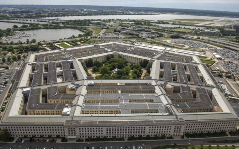 El secretario de Defensa de Estados Unidos suspende la entrada de tropas transgénero al ejército