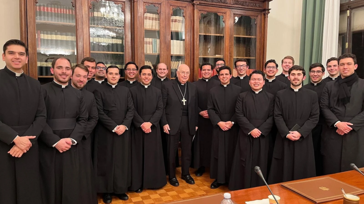 Cardenal Vérgez pide a sus hermanos Legionarios de Cristo “vivir amando a la Iglesia”