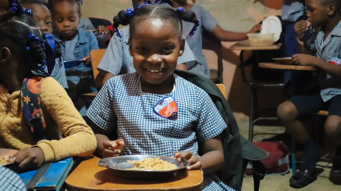 Los “ángeles” que dan esperanza a los niños de Haití: “Dios está en el centro de todo lo que hacemos”