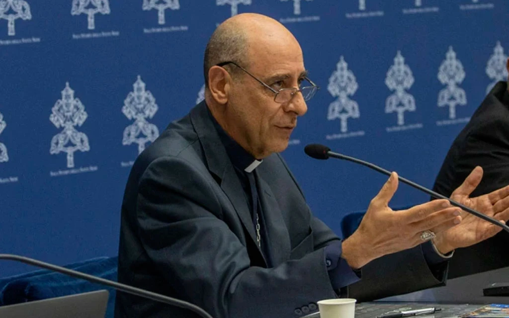 El jefe de doctrina del Vaticano advierte de la "pretensión de omnipotencia" de la ideología de género