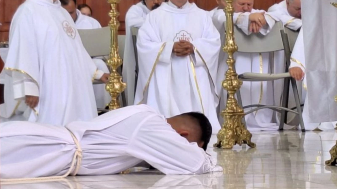 “El corazón habla al corazón”: Nicaragüense huye de la dictadura y se ordena diácono en Costa Rica