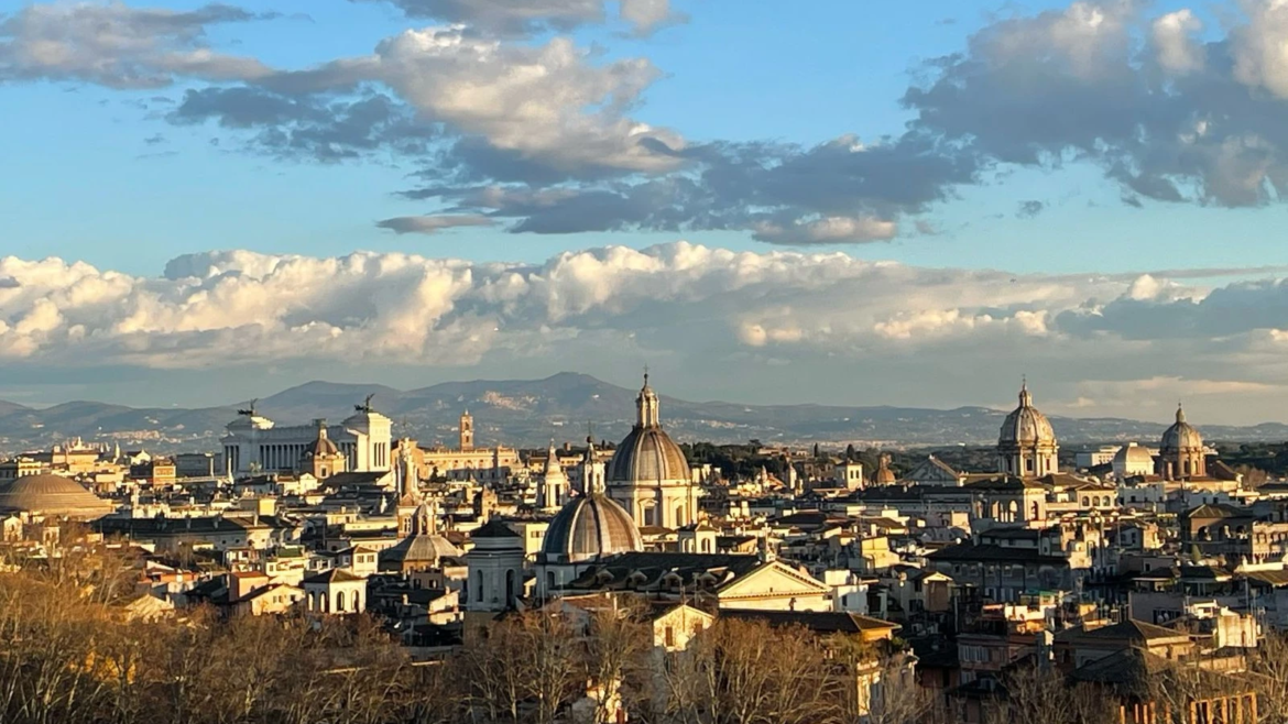 Jóvenes peregrinos conmemoran en Roma a “seis santas extraordinarias” en un inspirador recorrido