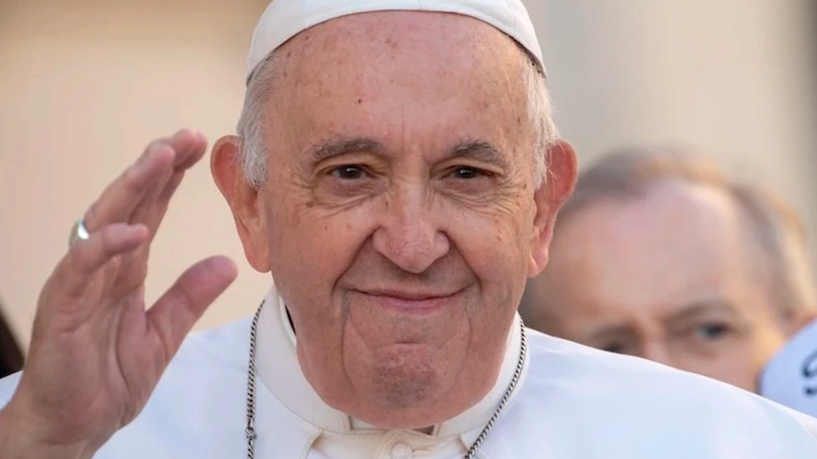 El Papa Francisco está enfermo y las noticias falsas abundan: ¿Cómo evitarlas?