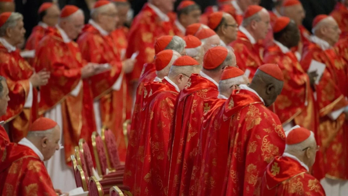 Análisis: Se avecina un cambio generacional en la Curia Romana y el Colegio Cardenalicio en 2025