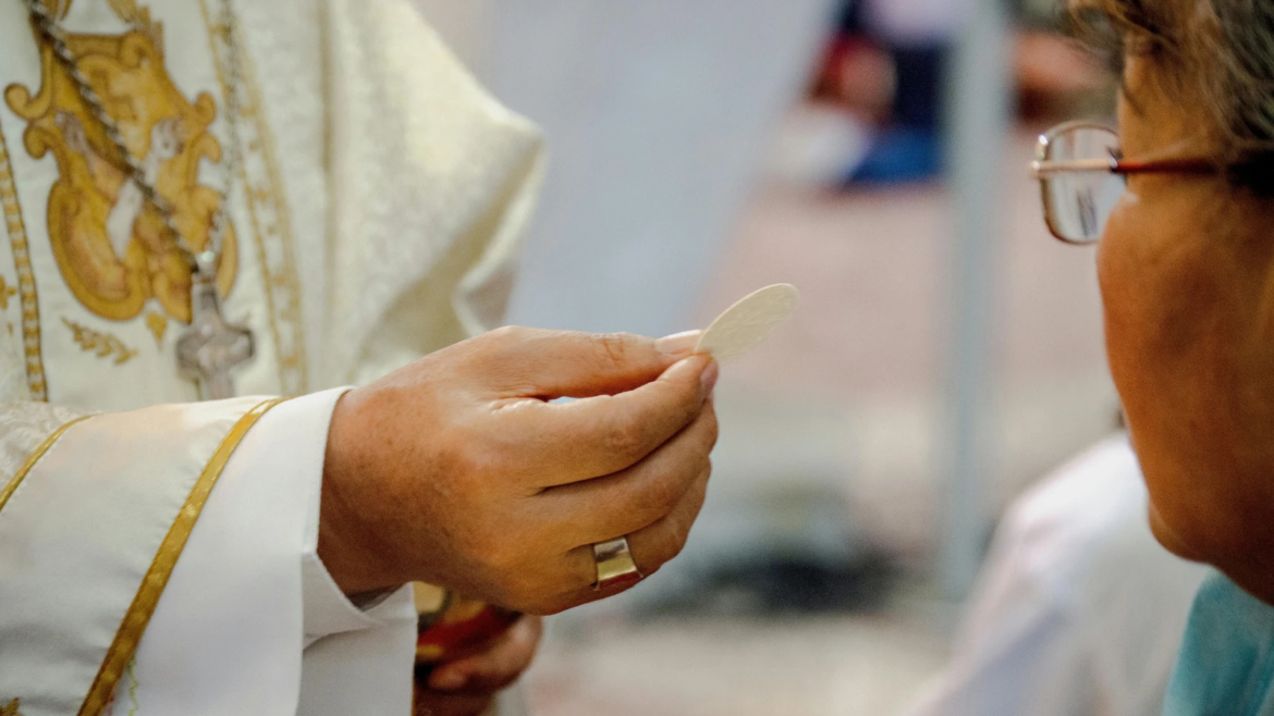 Quienes favorecen el aborto quedan excomulgados, recuerda prelado mexicano tras despenalización en Campeche