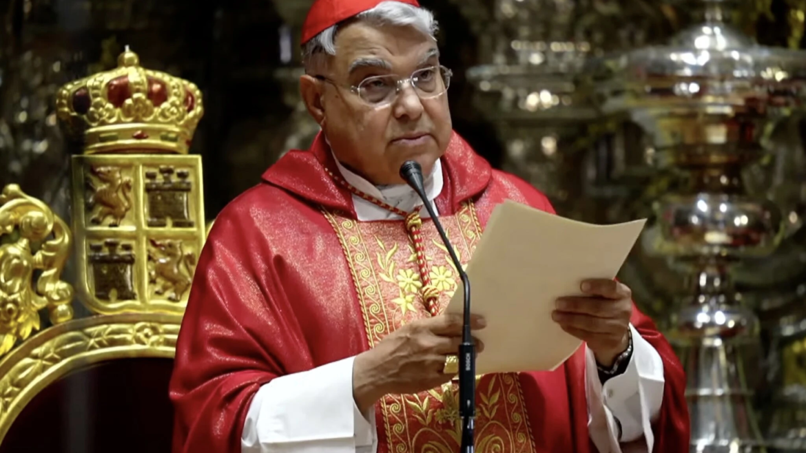 Cardenal Semeraro: La firma del Papa Francisco en algunos decretos evidencia que “no se está muriendo”