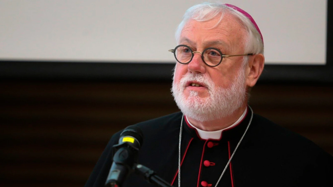 Mons. Gallagher retoma el llamado del Papa Francisco a condonar la deuda externa