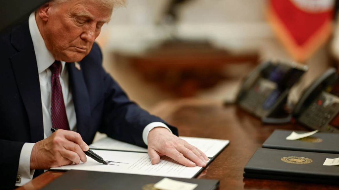 Trump firma orden ejecutiva que excluye a los hombres de deportes femeninos