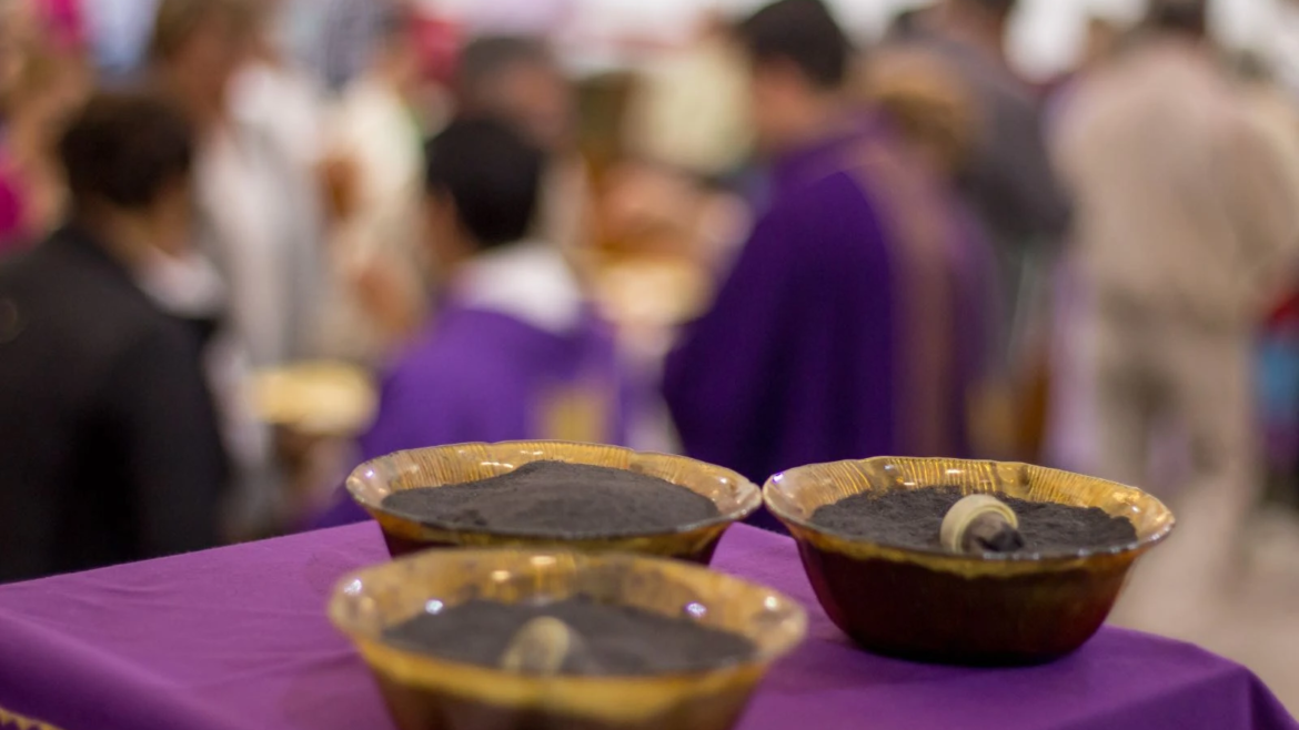 El Papa Francisco seguirá hospitalizado y no podrá celebrar la Misa del Miércoles de Ceniza