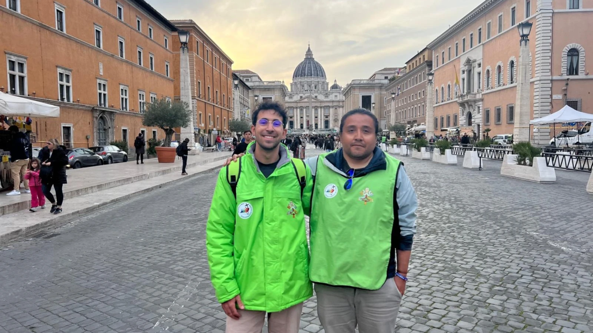 Desde Argentina y Colombia para servir en el Jubileo: La pequeña familia de los voluntarios en Roma