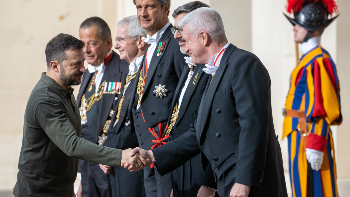 El Vaticano pide la liberación de prisioneros tras confirmar la conversación entre Parolin y Zelenski