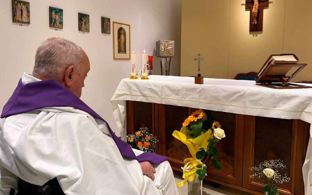 Esta es la primera foto del Papa Francisco desde que ingresó al hospital