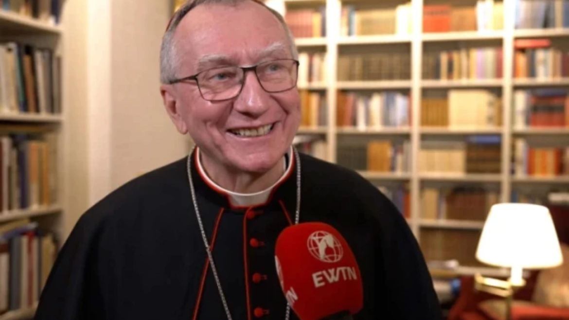 Cardenal Parolin niega haber hablado con el Papa Francisco sobre su renuncia