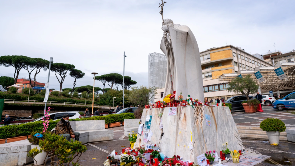 El Vaticano rompe con siglos de secretismo: la transparencia del Papa Francisco sobre su salud